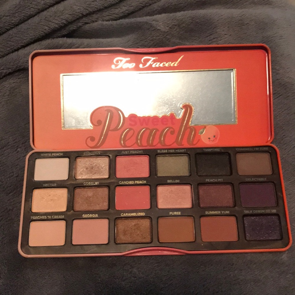 Two faced sweet peach palette